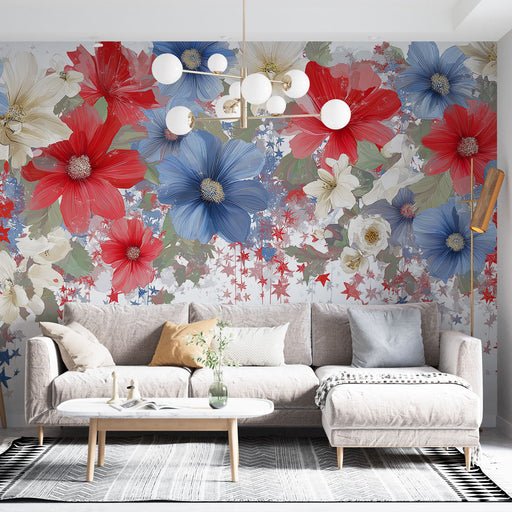 Un salon lumineux avec un papier peint floral aux grandes fleurs rouges, bleues et blanches sur fond clair, créant une ambiance joyeuse et accueillante.
