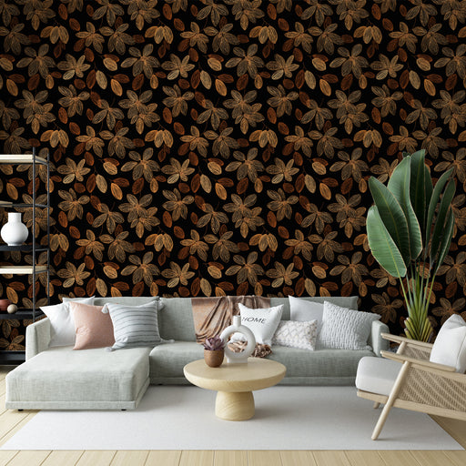 Un salon moderne avec un papier peint floral aux motifs de fleurs et feuilles dans des teintes brunes sur fond noir, créant une ambiance chaleureuse et élégante.