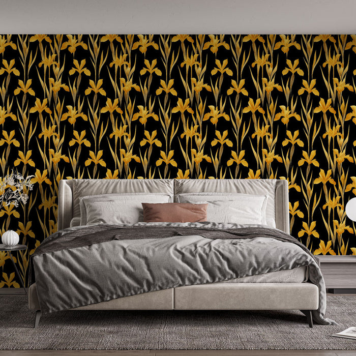 Une chambre moderne avec un papier peint floral noir et jaune, où des fleurs stylisées illuminent l'espace d'une ambiance chaleureuse et élégante.