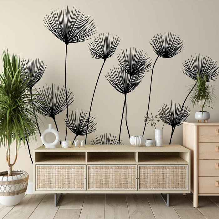 Une pièce moderne avec un papier peint représentant des silhouettes de fleurs noires sur fond beige, créant une ambiance élégante et minimaliste.
