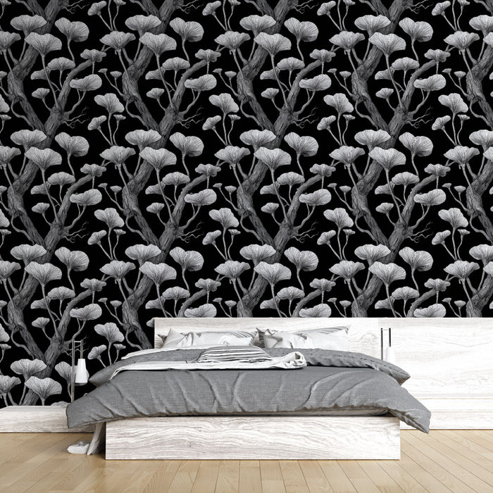 Une chambre moderne avec un papier peint noir et blanc représentant des motifs de branches et de feuilles délicates, créant une atmosphère élégante et apaisante.