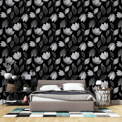 Une chambre moderne avec un papier peint floral noir et blanc, où des fleurs stylisées et des feuilles créent une ambiance élégante et contemporaine.