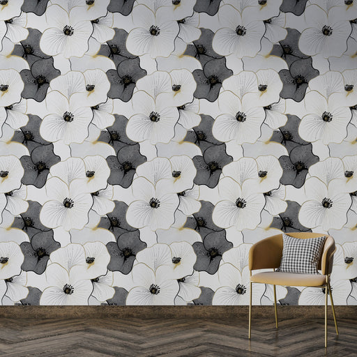 Une pièce moderne avec un papier peint floral en noir, blanc et touches dorées, créant une atmosphère élégante et apaisante.