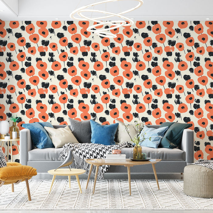 Un salon contemporain avec un papier peint floral aux coquelicots rouges et noirs sur fond crème, créant une ambiance dynamique et chaleureuse.