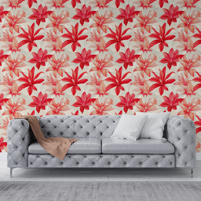Un salon élégant avec un papier peint floral aux grandes fleurs rouges et roses sur fond clair, créant une atmosphère chaleureuse et vivante.