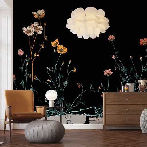 Une pièce moderne avec un papier peint floral sur fond noir, présentant des fleurs colorées aux lignes délicates, créant une atmosphère à la fois artistique et chaleureuse.