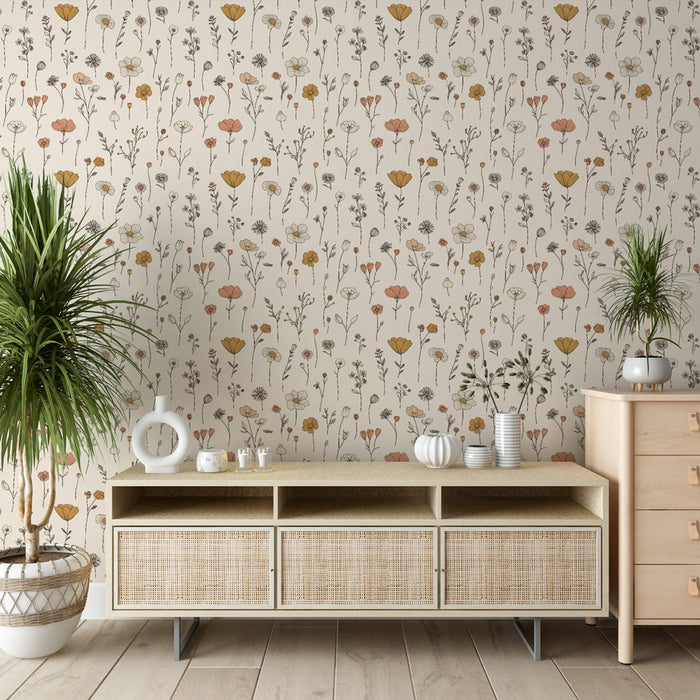 Une pièce moderne avec un papier peint floral aux motifs délicats de fleurs colorées sur fond beige, créant une atmosphère chaleureuse et apaisante.