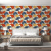 Une chambre moderne avec un papier peint floral aux grandes feuilles colorées orange, jaune et bleu sur fond clair, créant une ambiance dynamique et accueillante.