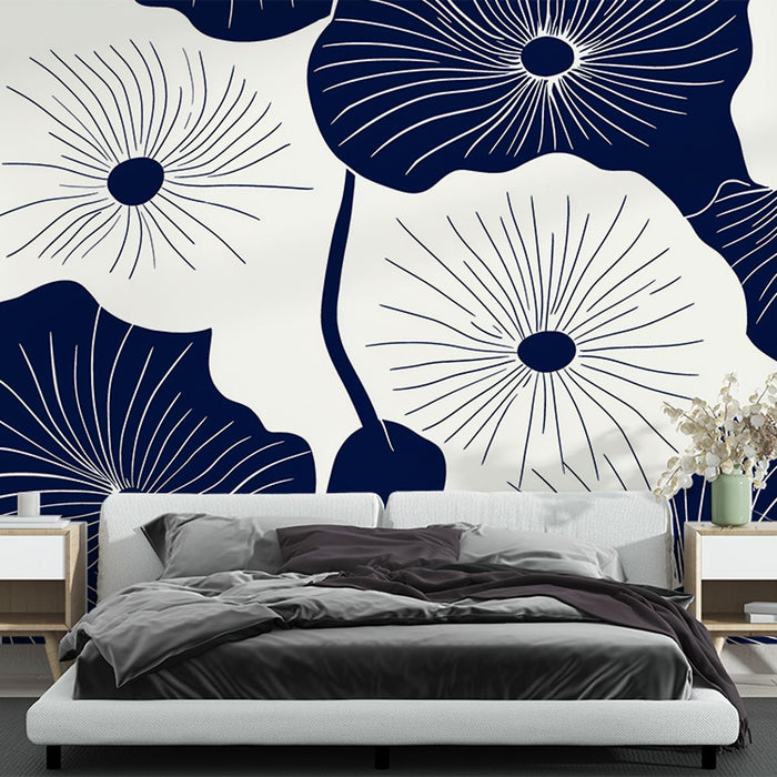 Une chambre moderne avec un papier peint floral bleu marine sur fond blanc, dégageant une atmosphère élégante et apaisante.