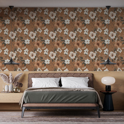 Une chambre moderne avec un papier peint floral aux teintes chaudes de terre, évoquant une ambiance chaleureuse et accueillante grâce à ses motifs de fleurs délicates.