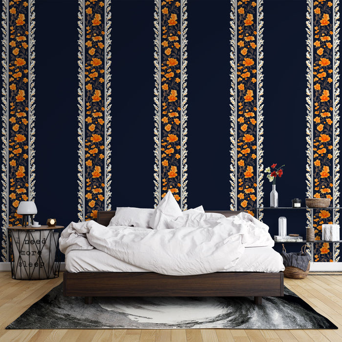 Une chambre accueillante avec un papier peint bleu marine orné de motifs floraux orange et blancs, créant une atmosphère chaleureuse et dynamique.