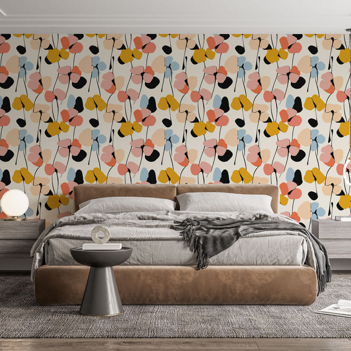 Une chambre moderne avec un papier peint floral aux motifs abstraits colorés, mêlant des teintes de rose, bleu, jaune et noir, créant une ambiance joyeuse et dynamique.