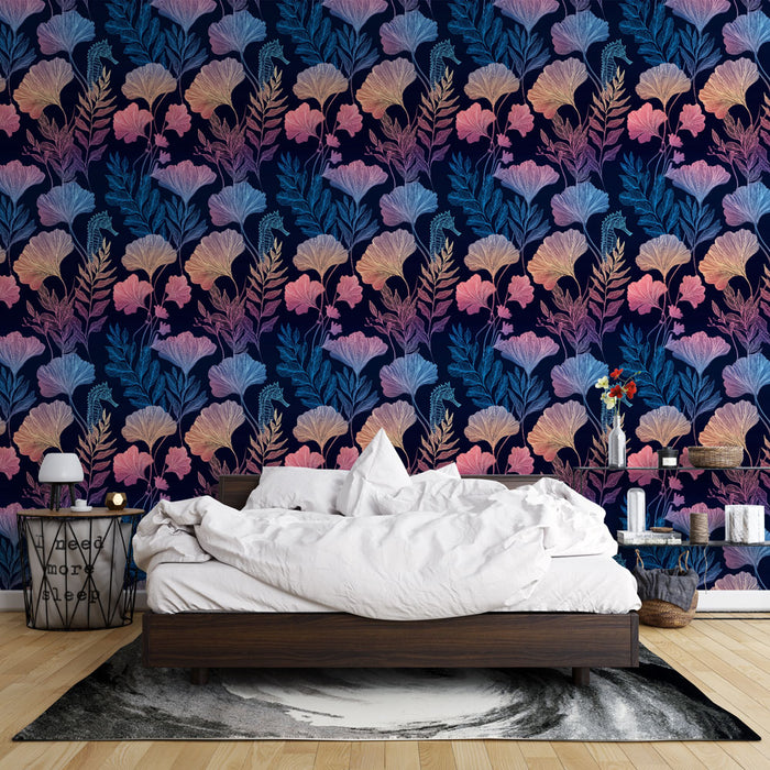 Une chambre élégante avec un papier peint floral aux teintes bleu, rose et doré sur fond marine, créant une atmosphère apaisante et artistique.