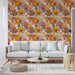 Un salon moderne avec un papier peint floral aux teintes chaudes de rouge, orange et jaune, créant une ambiance chaleureuse et accueillante.