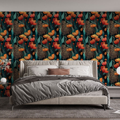 Une chambre élégante avec un papier peint floral aux teintes vives d'orange et de vert sur fond noir, créant une atmosphère chaleureuse et dynamique.
