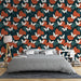 Une chambre moderne avec un papier peint floral aux motifs de feuilles orange et blanches, accompagné de papillons sur fond bleu foncé, créant une atmosphère vivante et chaleureuse.