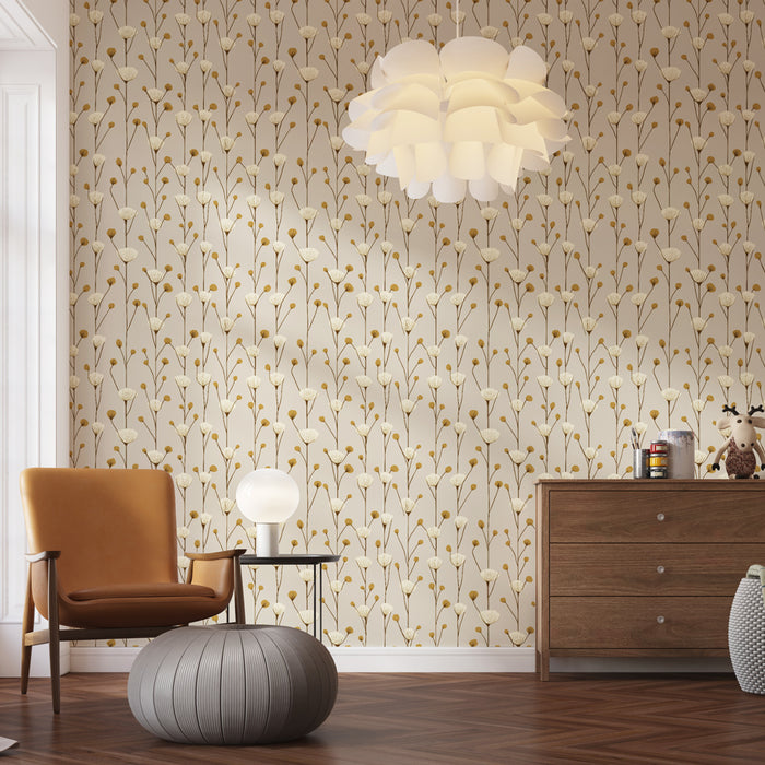 Une pièce moderne avec un papier peint floral beige et doré, orné de délicates tiges et fleurs, créant une ambiance chaleureuse et élégante.
