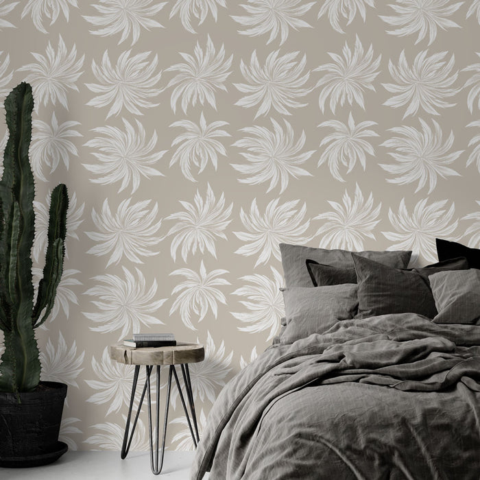 Une chambre apaisante avec un papier peint floral beige aux motifs élégants et délicats, créant une atmosphère chaleureuse et accueillante.