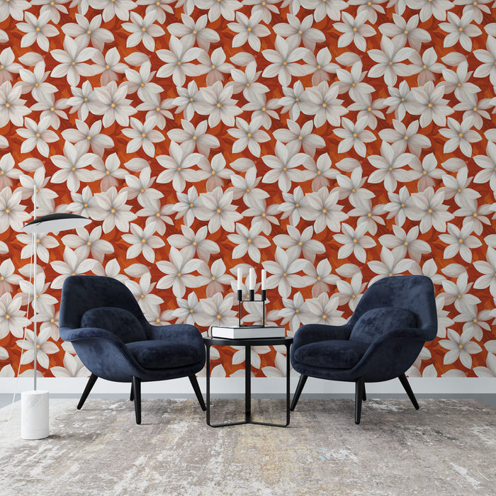 Un salon élégant avec un papier peint floral aux grandes fleurs blanches sur fond rouge, créant une atmosphère chaleureuse et accueillante.