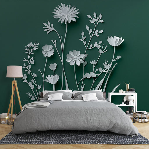 Une chambre moderne avec un papier peint vert émeraude orné de fleurs blanches en relief, créant une atmosphère apaisante et élégante.