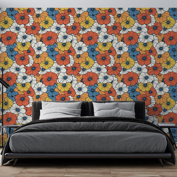 Une chambre moderne avec un papier peint floral coloré aux motifs de fleurs rouges, jaunes, blanches et bleues sur fond clair, créant une ambiance joyeuse et dynamique.
