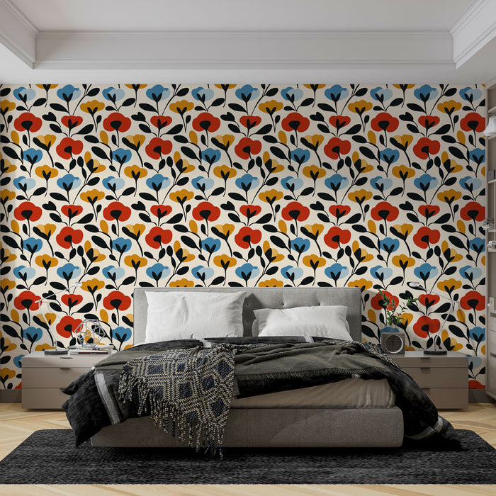 Une chambre moderne avec un papier peint floral aux motifs colorés de fleurs rouges, bleues et jaunes sur fond crème, créant une ambiance joyeuse et dynamique.