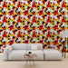Un salon moderne avec un papier peint floral coloré aux motifs abstraits en rouge, jaune, noir et blanc, créant une ambiance dynamique et joyeuse.