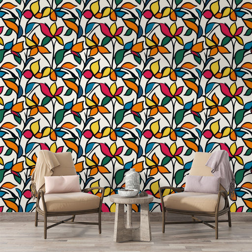 Un salon lumineux avec un papier peint floral coloré aux motifs stylisés de fleurs et de feuilles sur fond clair, créant une ambiance joyeuse et dynamique.