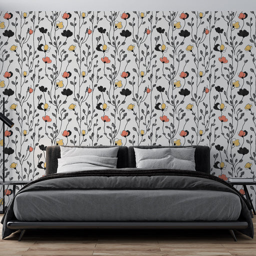 Une chambre moderne avec un papier peint floral sur fond blanc, orné de motifs colorés en noir, rouge et jaune, créant une ambiance joyeuse et accueillante.
