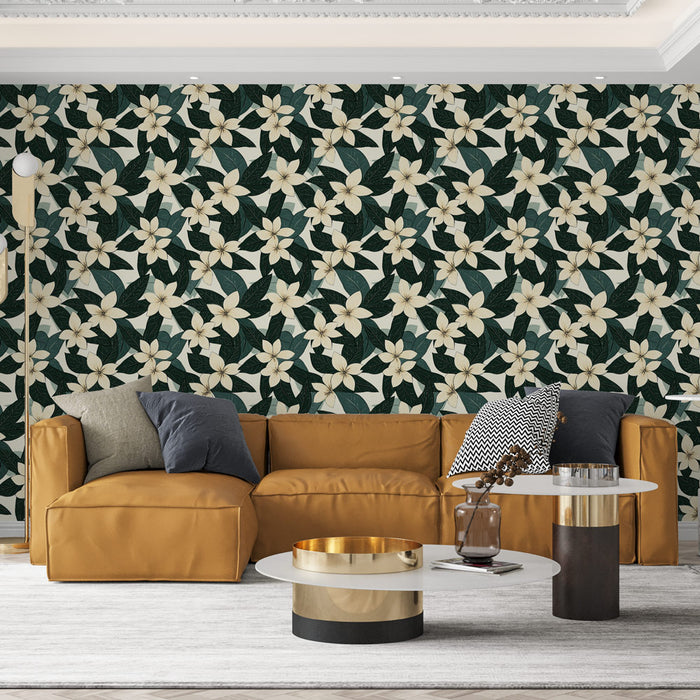 Un salon contemporain avec un papier peint floral aux grandes fleurs crème sur fond vert foncé, créant une ambiance à la fois chaleureuse et élégante.