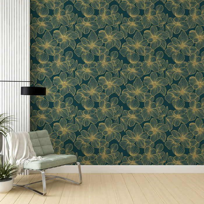 Une pièce moderne avec un papier peint floral bleu-vert aux motifs dorés délicats, créant une atmosphère élégante et apaisante.