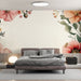 Papier peint floral élégant et coloré pour chambre moderne avec fleurs roses et vertes
