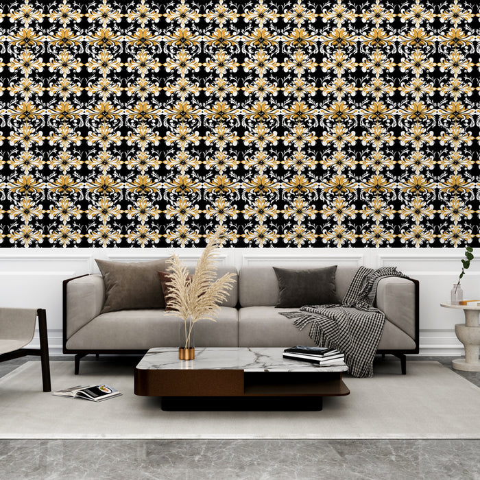 Un salon élégant avec un papier peint floral noir, orné de motifs dorés et blancs, créant une atmosphère chic et chaleureuse.
