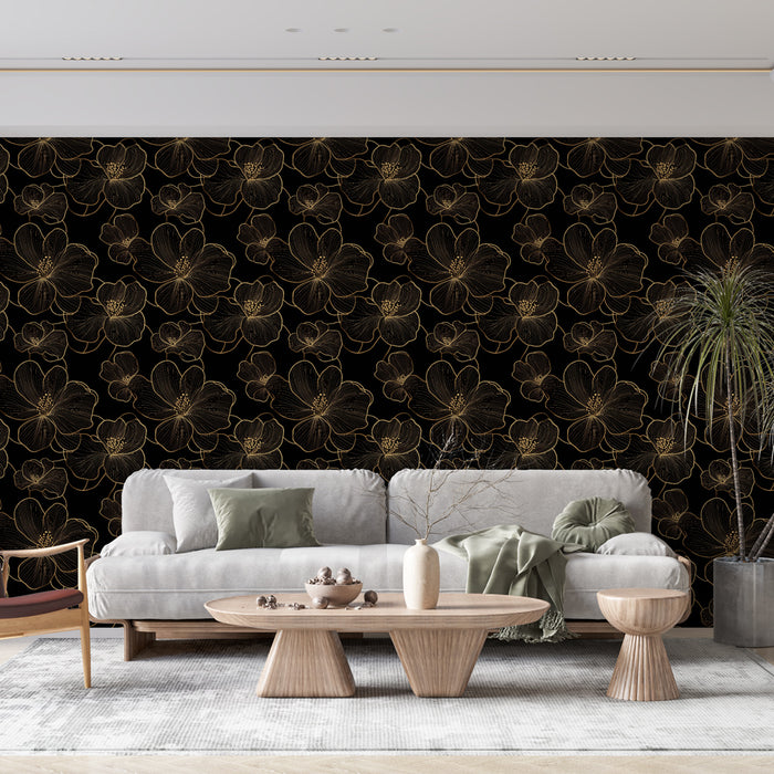 Un salon moderne avec un papier peint floral noir et doré aux motifs élégants, créant une atmosphère chic et sophistiquée.