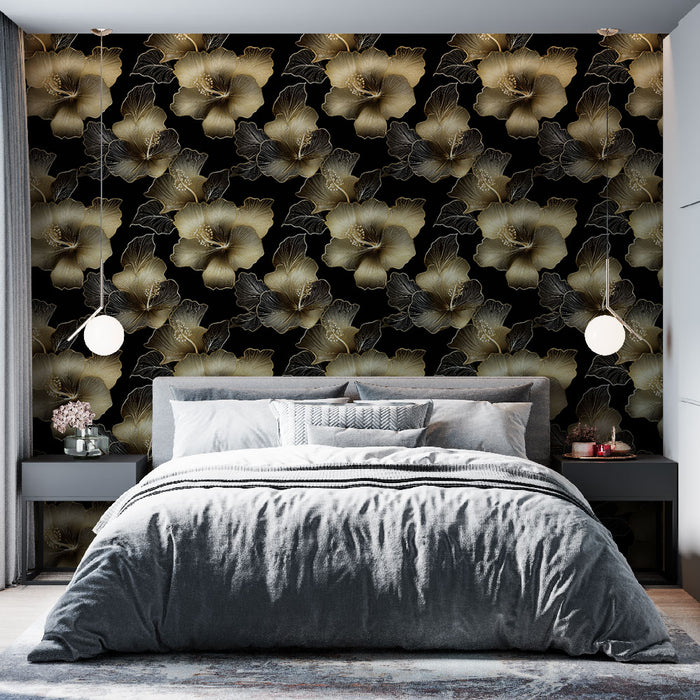 Une chambre moderne avec un papier peint floral noir et or, présentant de grandes fleurs élégantes qui créent une ambiance chic et chaleureuse.