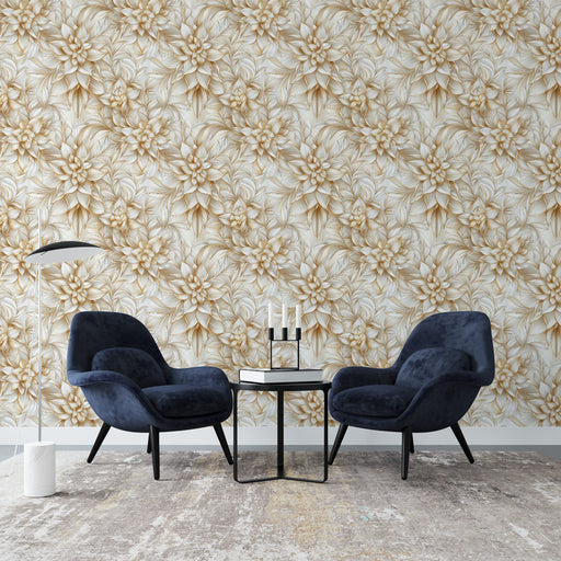 Un salon élégant avec un papier peint floral beige et doré aux motifs délicats, créant une atmosphère chaleureuse et raffinée.