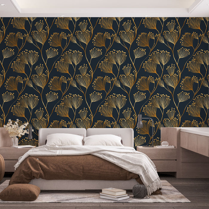 Une chambre élégante avec un papier peint floral noir et doré, aux motifs délicats de fleurs stylisées, créant une atmosphère chaleureuse et sophistiquée.