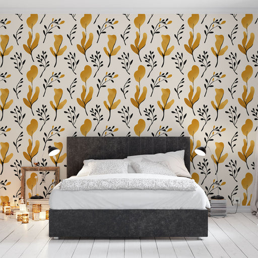 Une chambre moderne avec un papier peint floral aux motifs stylisés en jaune et noir sur fond clair, créant une ambiance chaleureuse et accueillante.