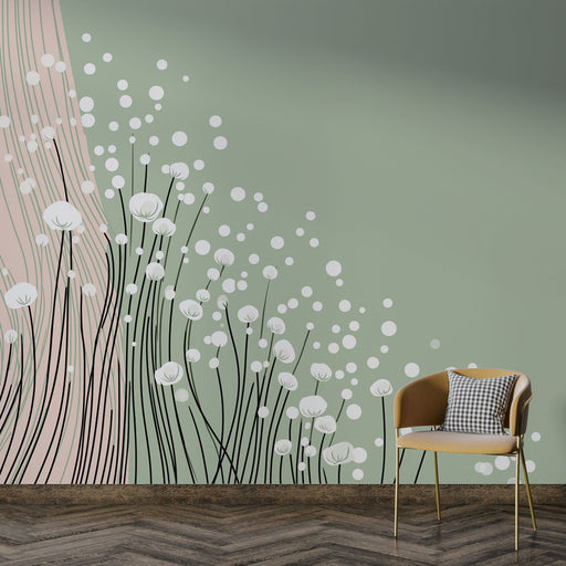 Une pièce moderne avec un papier peint aux motifs floraux stylisés, mêlant des teintes vertes et roses, créant une atmosphère douce et apaisante.