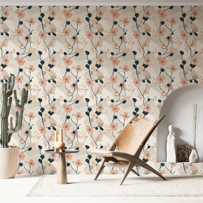 Une pièce lumineuse avec un papier peint floral aux teintes douces de rose et beige, créant une ambiance chaleureuse et apaisante.
