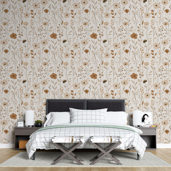 Une chambre élégante avec un papier peint floral aux teintes douces de beige et marron, créant une atmosphère chaleureuse et apaisante.