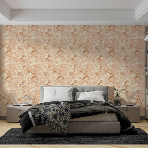 Une chambre élégante avec un papier peint floral beige aux motifs délicats et doux, créant une atmosphère chaleureuse et apaisante.