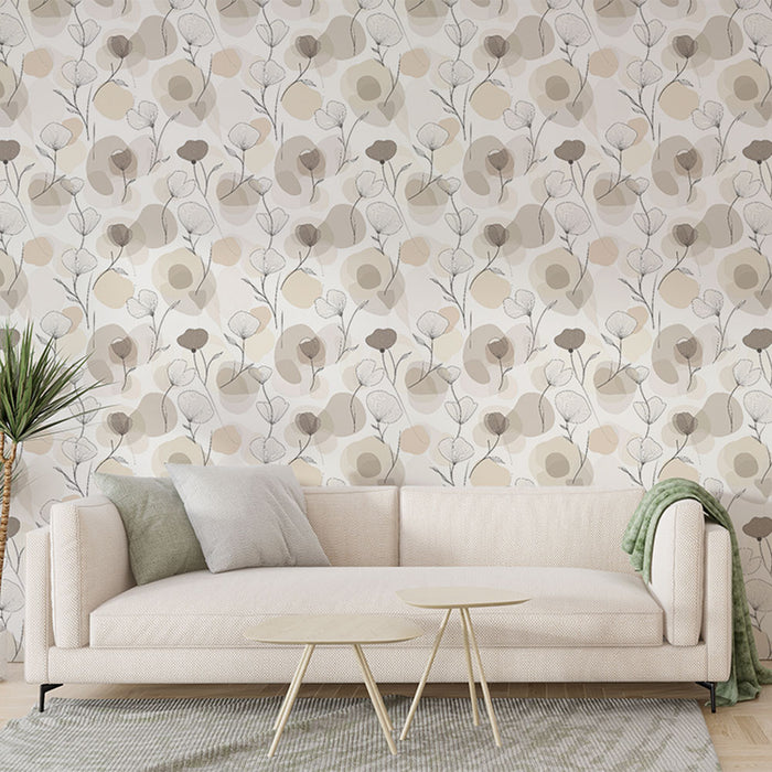 Un salon moderne avec un papier peint floral aux motifs délicats dans des teintes neutres de beige et gris, créant une atmosphère douce et apaisante.