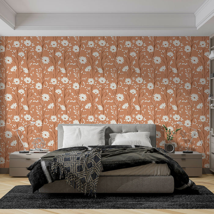 Une chambre moderne avec un papier peint floral terracotta orné de grandes fleurs blanches, créant une ambiance chaleureuse et accueillante.