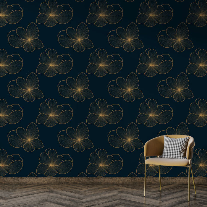Une pièce moderne avec un papier peint floral bleu nuit orné de délicates fleurs dorées, créant une atmosphère élégante et apaisante.