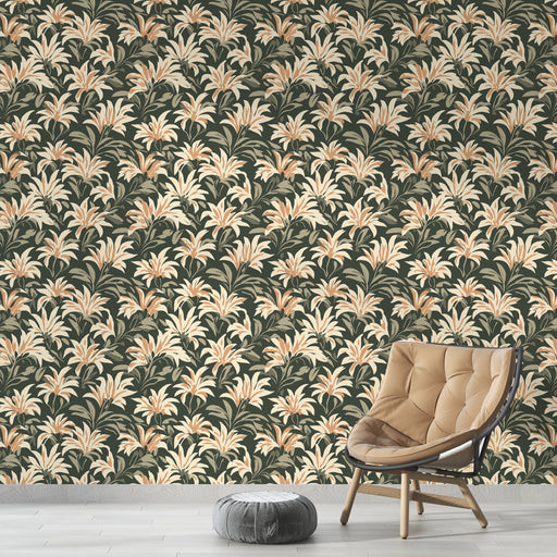 Une pièce moderne avec un papier peint floral aux motifs de fleurs crème et orangées sur fond vert foncé, créant une atmosphère chaleureuse et accueillante.