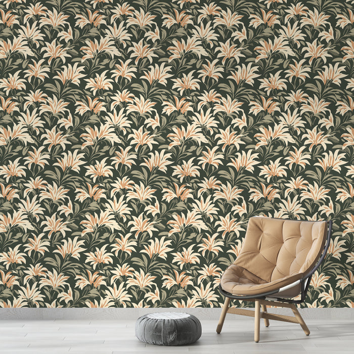 Une pièce moderne avec un papier peint floral aux motifs de fleurs crème et orangées sur fond vert foncé, créant une atmosphère chaleureuse et accueillante.