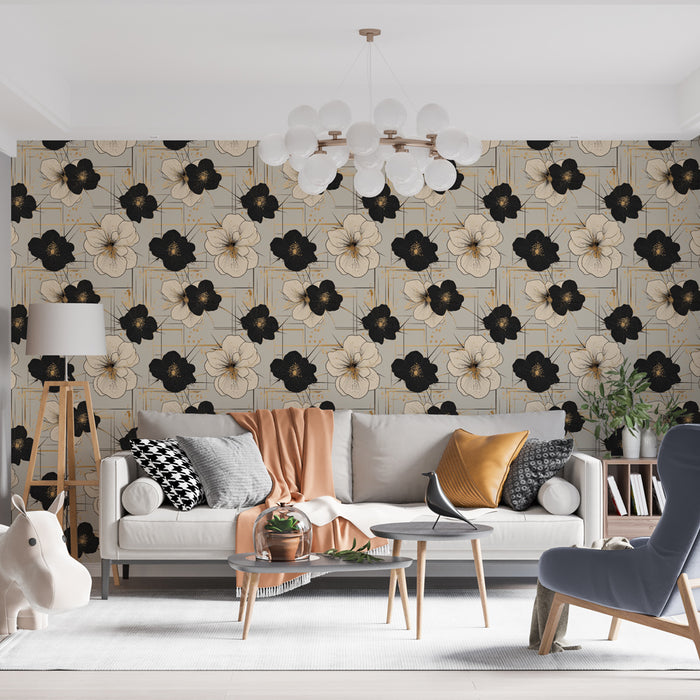 Un salon moderne avec un papier peint floral beige et noir, présentant de grandes fleurs élégantes sur un fond clair, créant une atmosphère chaleureuse et artistique.