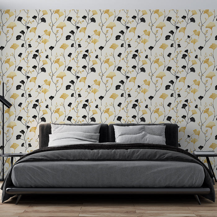 Une chambre moderne avec un papier peint floral aux motifs délicats en noir et or sur fond clair, créant une ambiance élégante et chaleureuse.