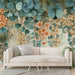 Un salon élégant avec un papier peint floral aux teintes douces de bleu et d'orange, créant une atmosphère apaisante et naturelle.